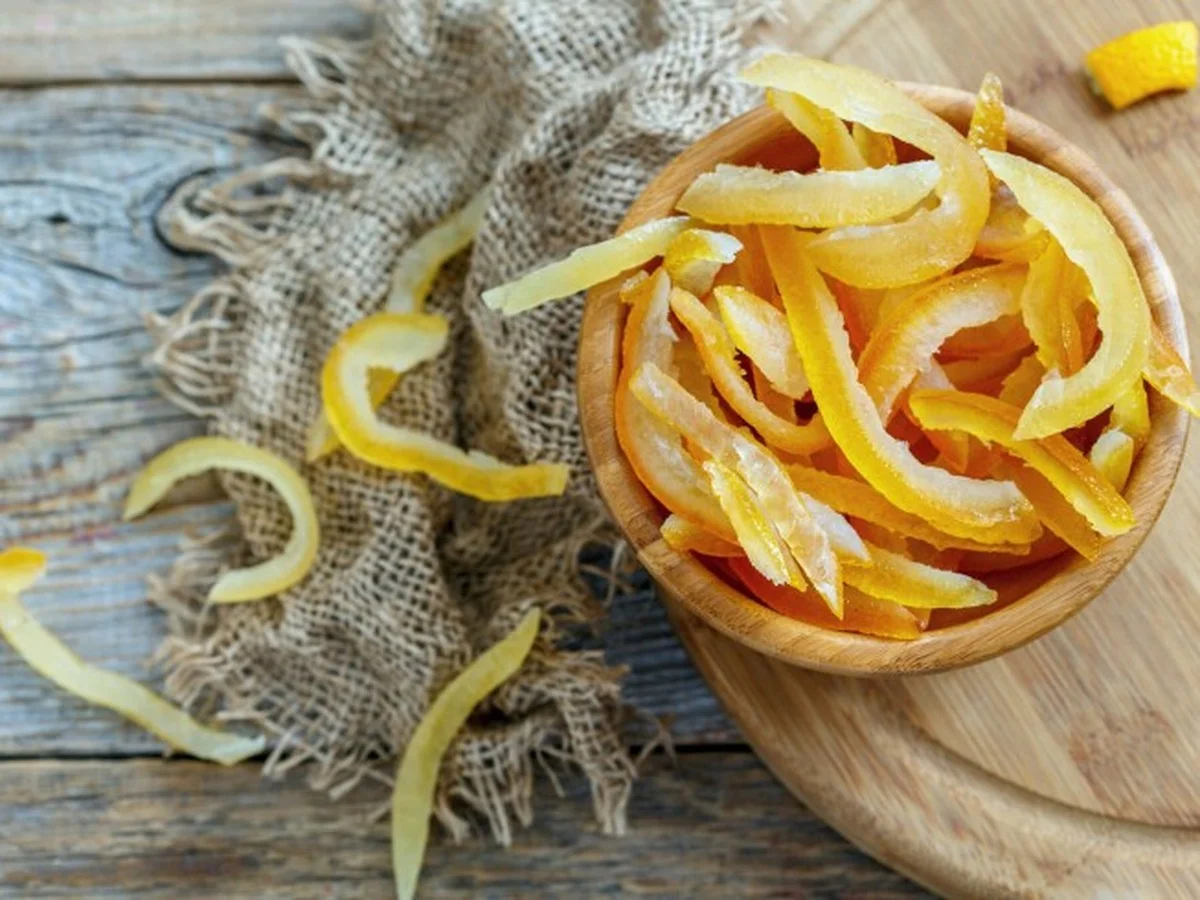 Citronová kůra v mikrovlnce: zapomeňte na drahé čistidla