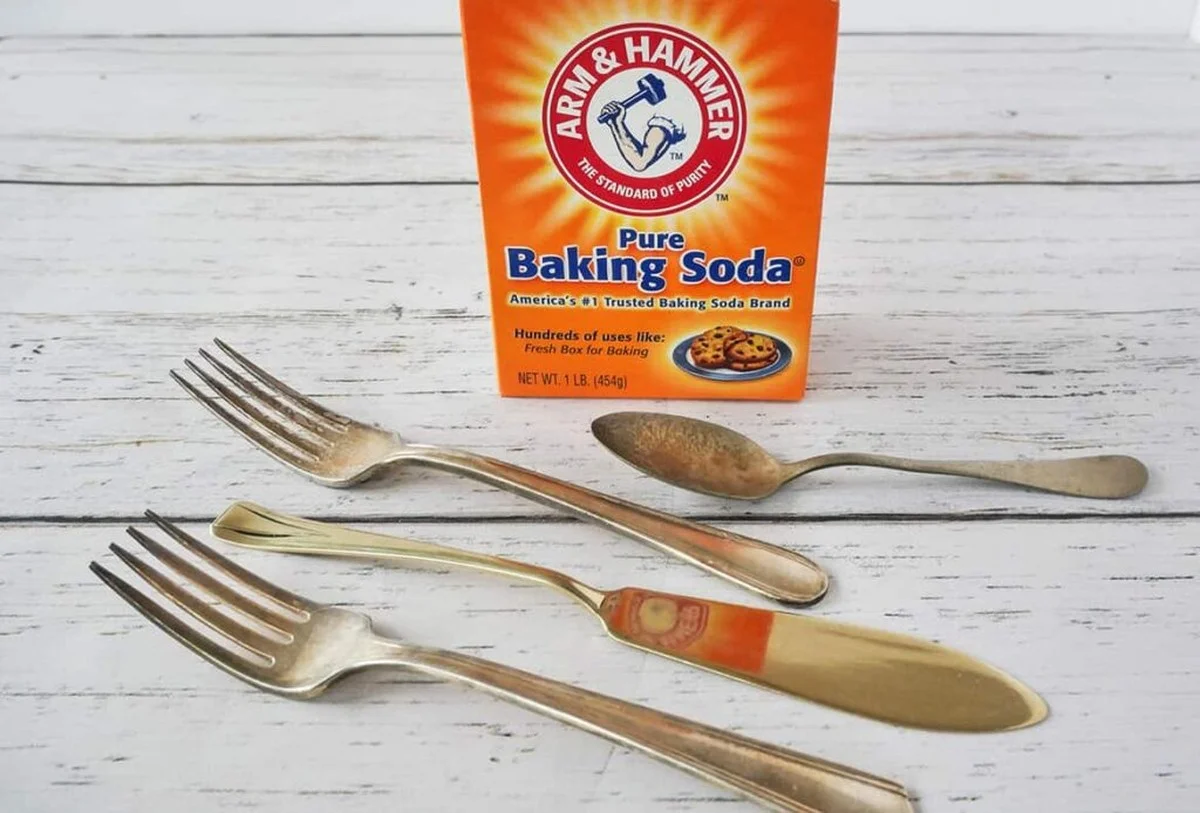 Jedlá soda v piżamě - proč ji používají údržbáři všech hotelů