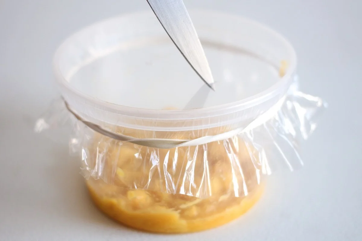 Kuchyňská fólie na uši létajícího hmyzu? Zkuste tento starý trik - image 2