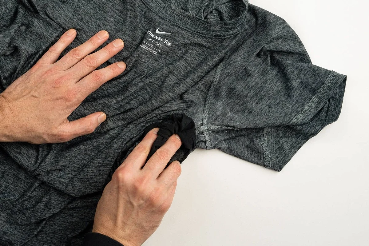 Máte starý deodorant? Použijte ho na skvrny od tužky na stěně