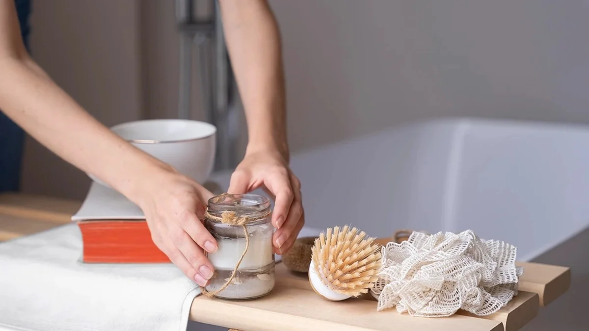 Nádoba se solí v rohu místnosti: přiznáte si, co to dělá s vlhkostí