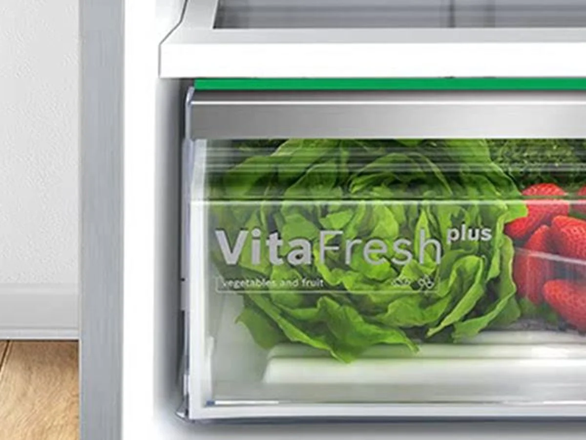 Papírová utěrka za lednicí? Trik, který sníží vlhkost o 40 procent - image 1