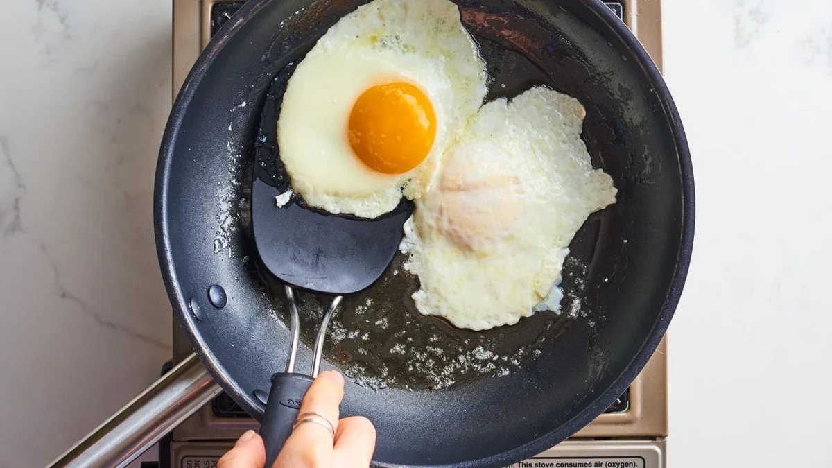 Proč kuchaři přidávají do vroucí vody s vejci ocet - image 2