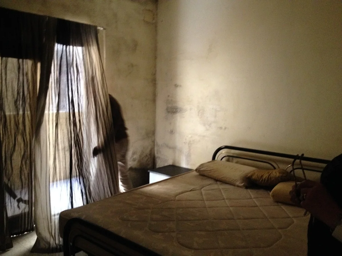 Starý ručník uprostřed pokojem absorbuje vlhkost lépe než odvlhčovač - image 2