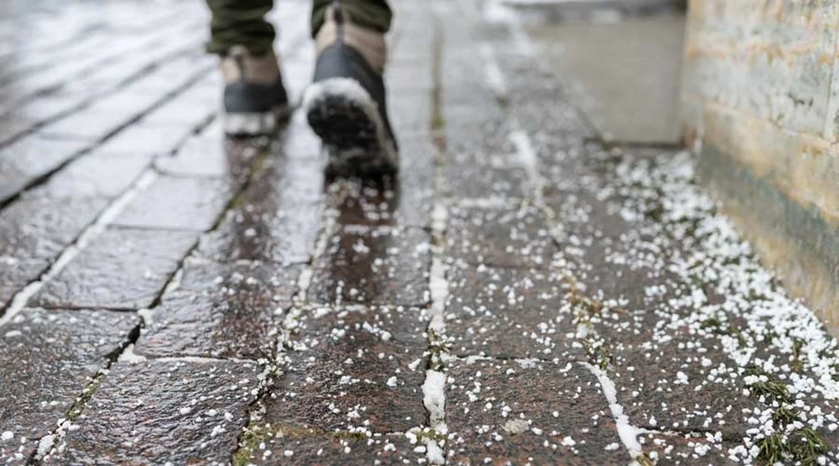 Sůl na podlahu před venkovními dveřmi – proč to vaši návštěvníci oceňují - image 1