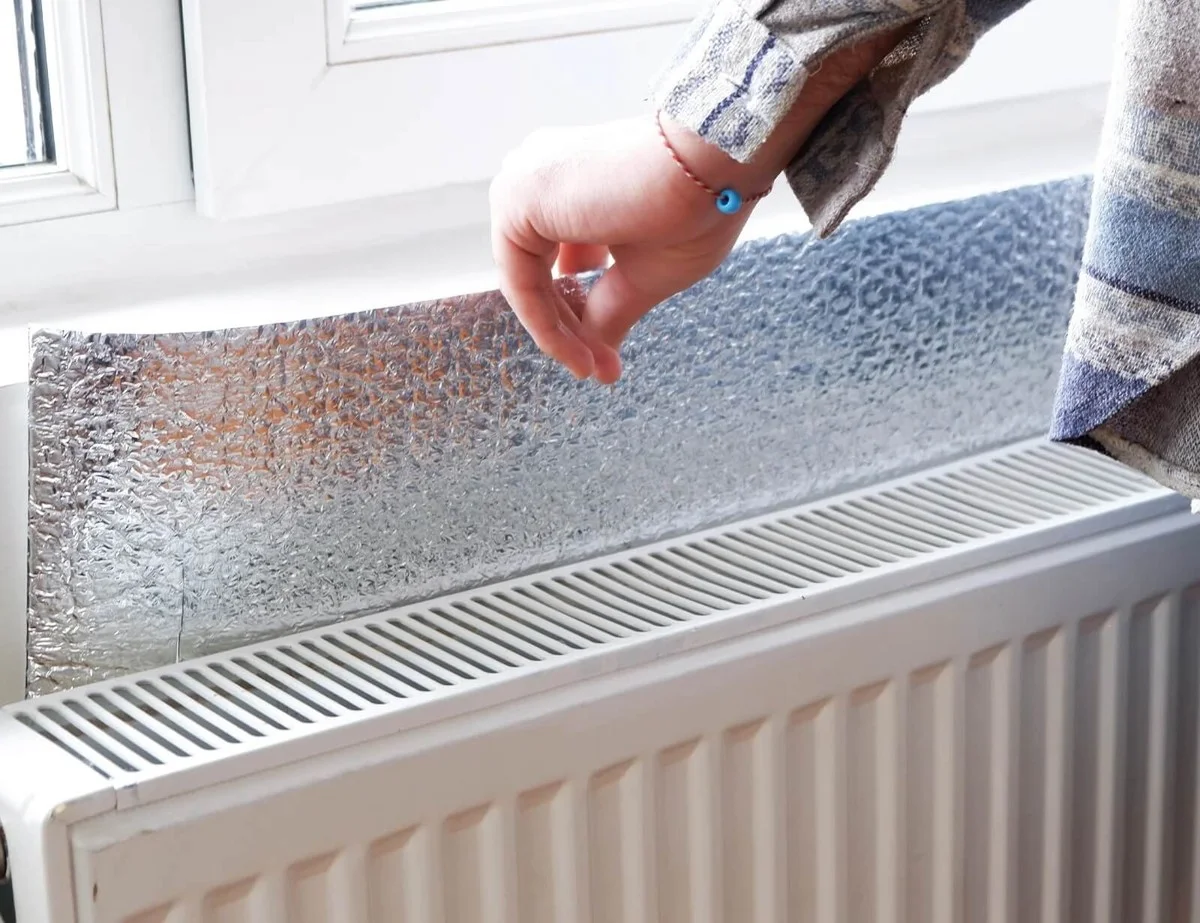 Alufolie za radiátorem? Ušetří vám až 30 % na účtech za topení - image 1