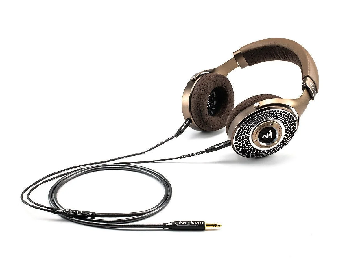 Elastická gumička na drátě od sluchátek? Genius trik na zmatek v zásuvce