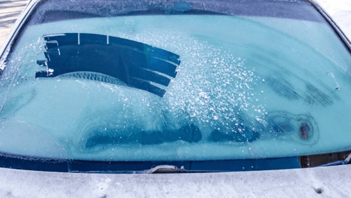 Hořčice na okna zabraňuje usazování námrazy lépe než rozpouštědla