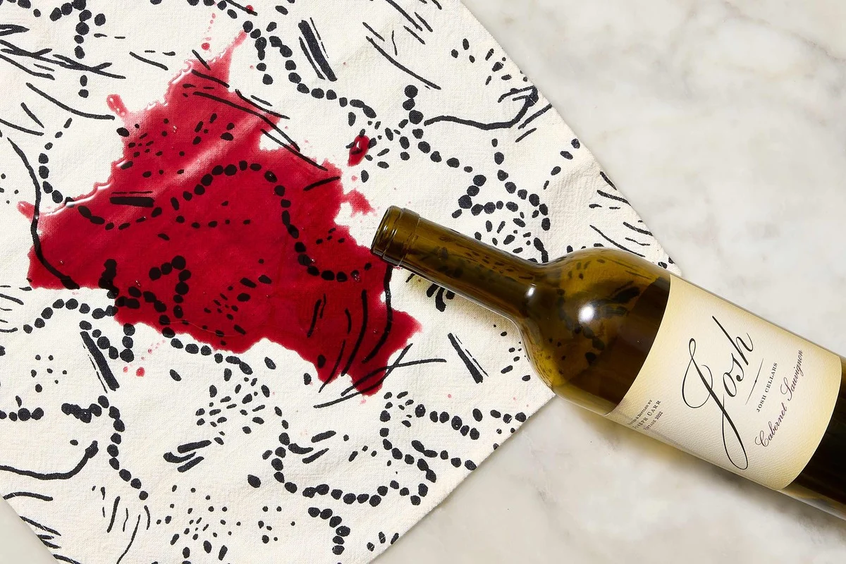 Jedlá soda na skvrny od vína? Jak na to jako profesionální čistič