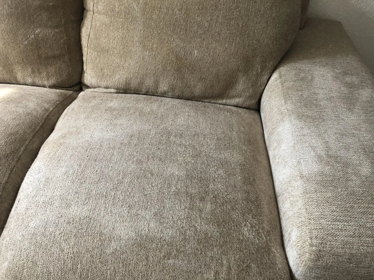 Jedlá soda na skvrny na gauči? Prostě a efektivně