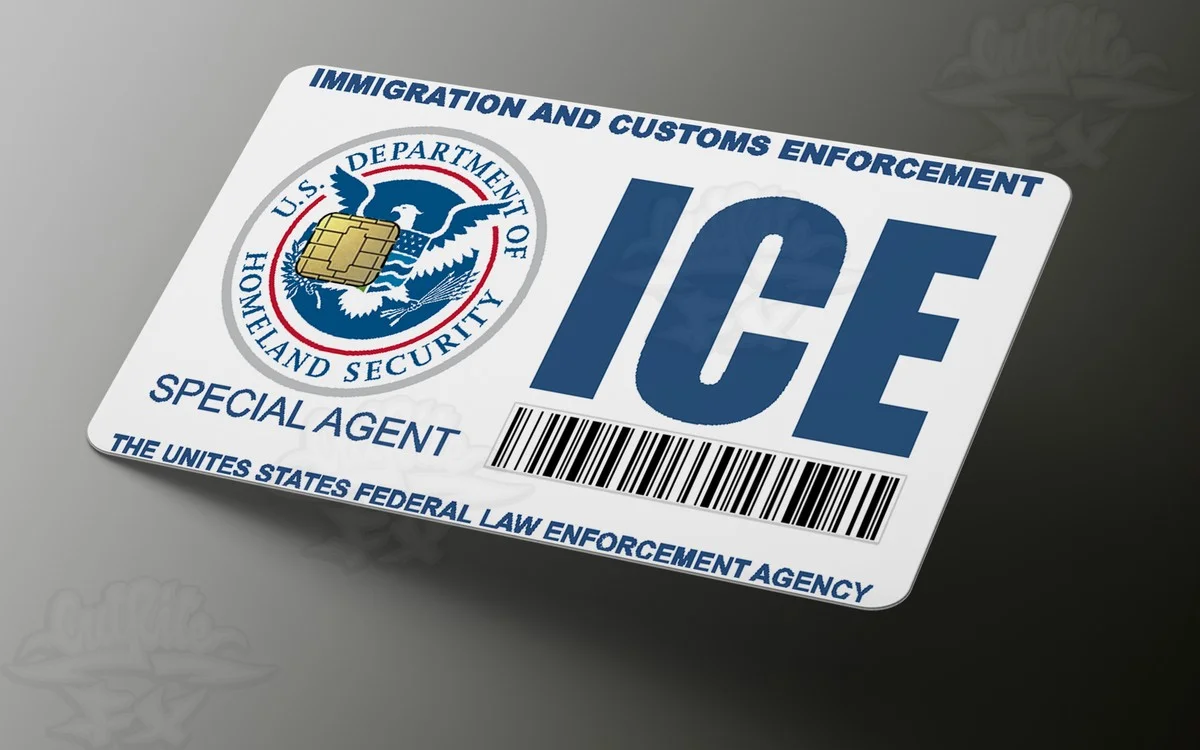 Kreditní karta místo škrabky na ledu – trik, který změní zimu