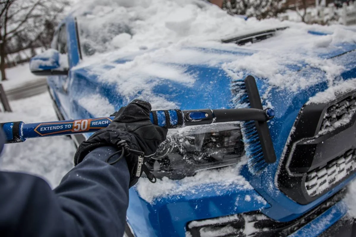 Kreditní karta místo škrabky na ledu – trik, který změní zimu - image 1