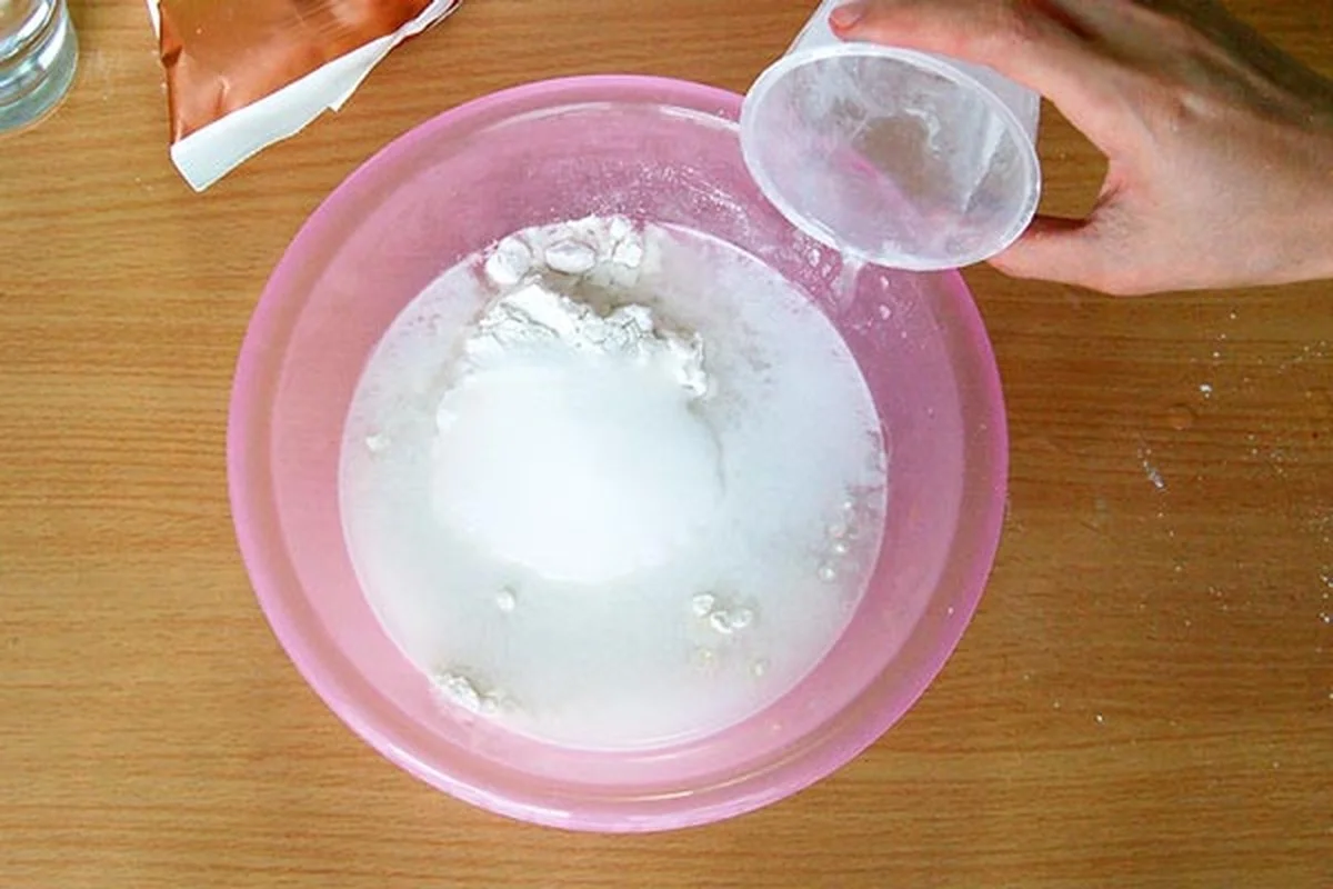 Lepidlo na nádoby ze soli a mouku trvá déle než lepidla