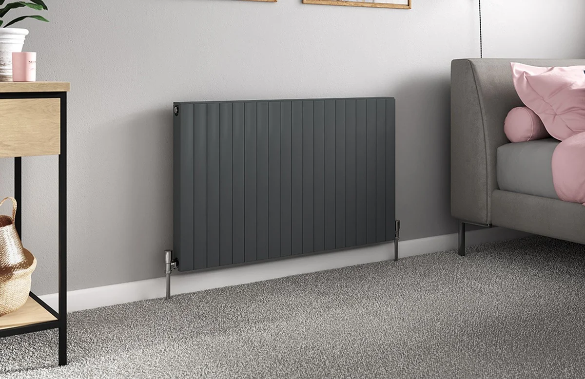 Noviny pod koberec? Profesionálové trik pro dokonalé vytápění místnosti