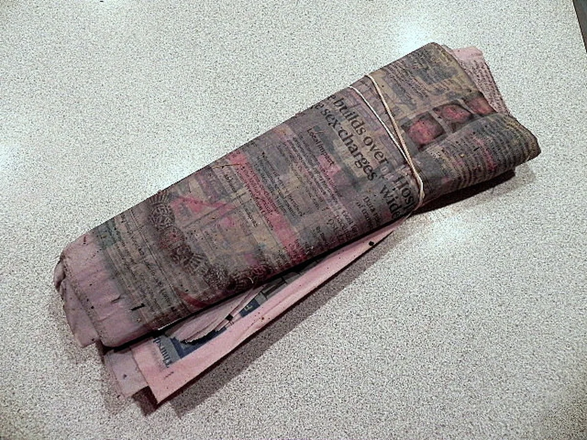 Noviny pod matracemi likvidují vlhkost lépe než drahé vysoušeče