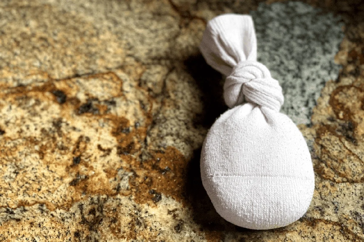 Obyčejná sůl v kalhotách? Geniální řešení proti vlhkosti v místnosti - image 1