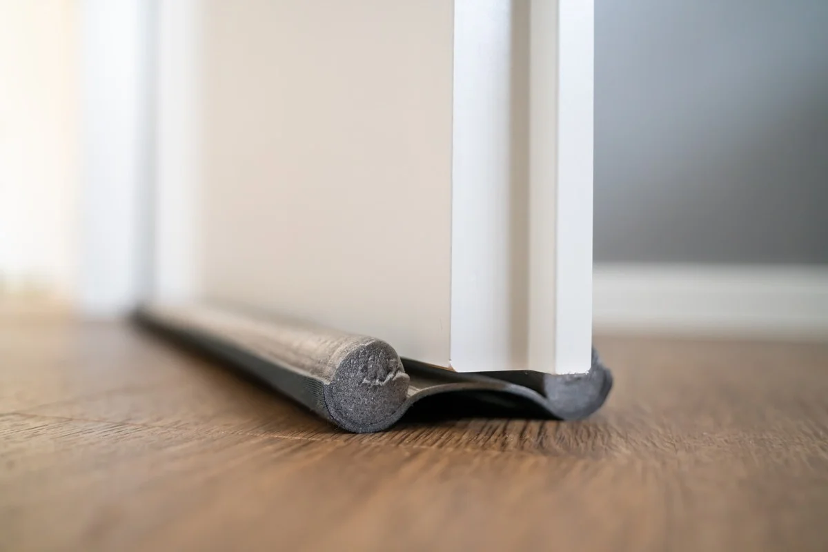 Plastová láhev za dveřmi: proč to všichni dělají v zimě - image 1