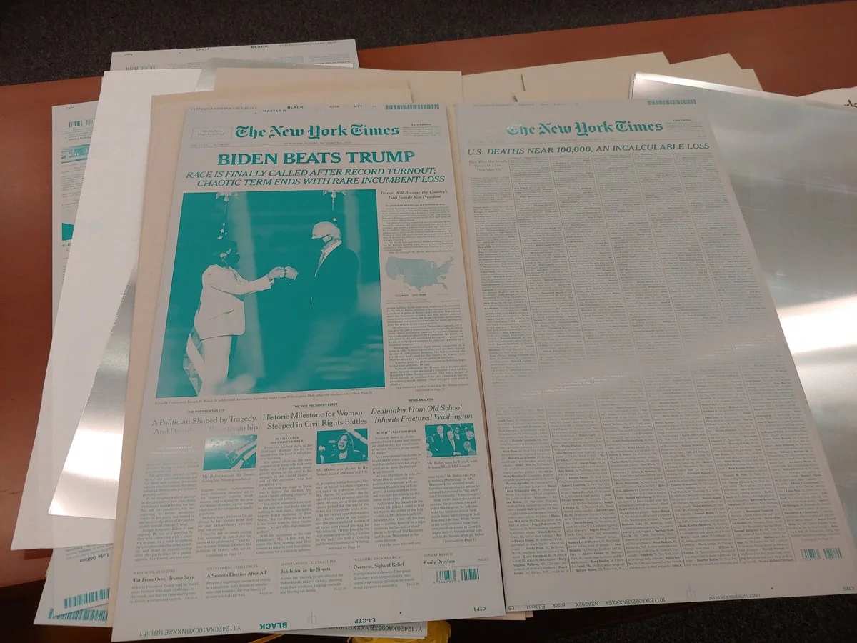 Proč restauratéři vkládají noviny pod talíře – a vy byste měli taky