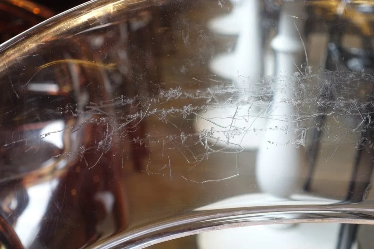 Škrábnutí na zrcadle? Zubní pasta vám ji smaže za minutu - image 2