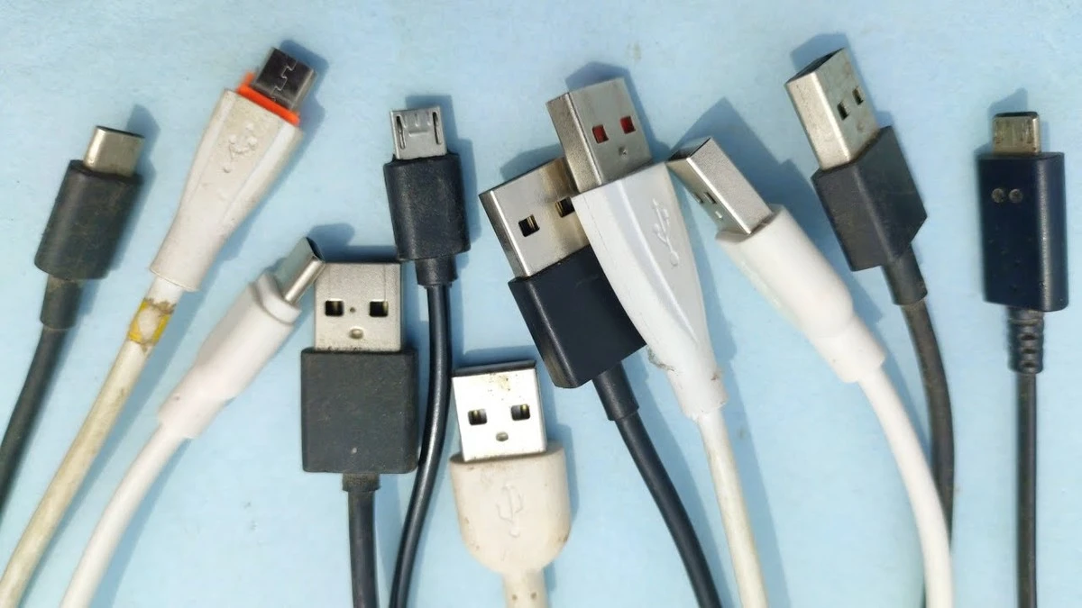 Zásuvka od starého mobilu jako pomocník v domácnosti? Máte ji špatně - image 1