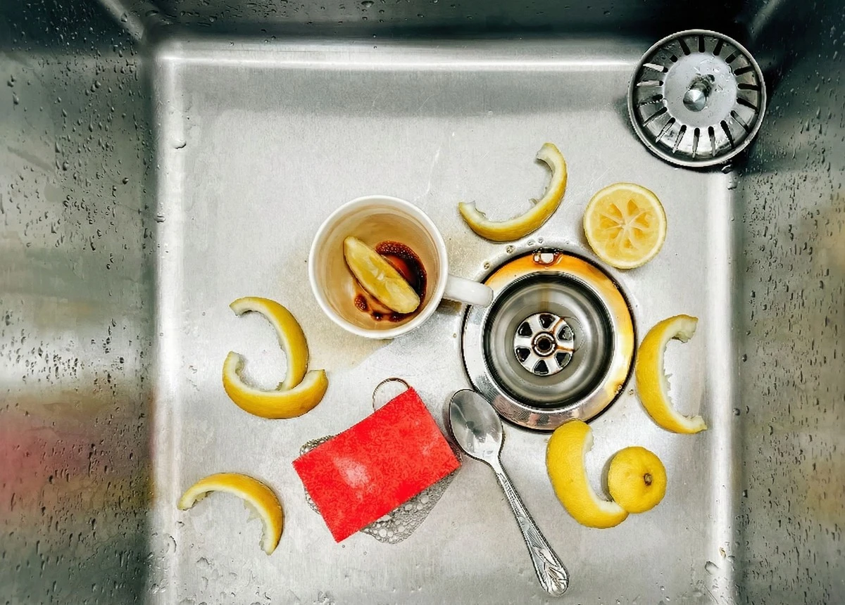 Citronová kůra v umyvadle: proč vodoinstalateři jej doporučují
