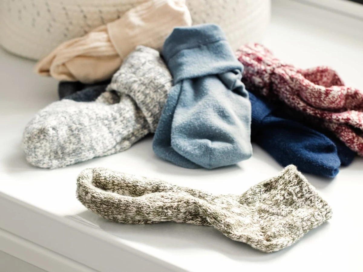 Jak starší manželky používají starý ponožku proti prašnosti – geniální nápad