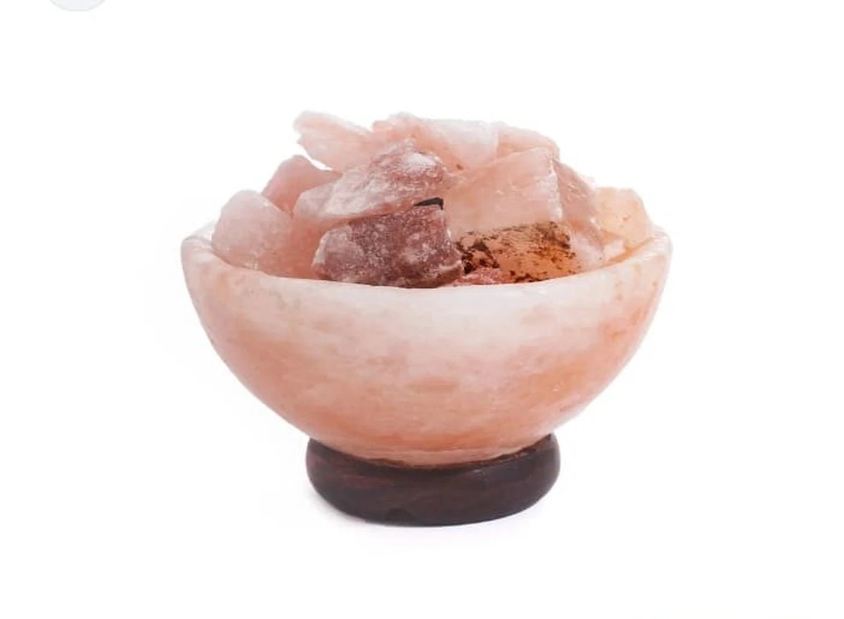 Obyčejná sůl v rohích pokoje vám vyřeší vlhkost přes noc