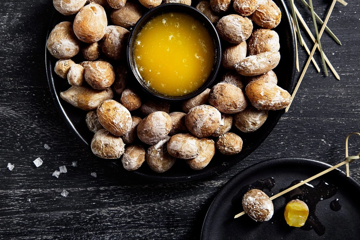 Proč kuchaři vždycky přidají sůl do vody PŘED vařením brambor