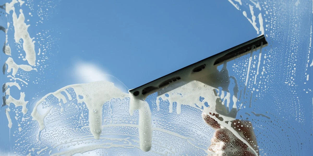 Voda s octem na okna bez pruhu: jak na to jako profesionál - image 1