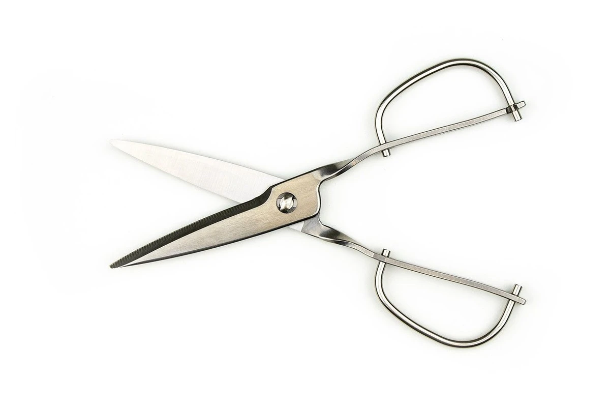 Banánová slupka na kuchyňské nůžky: Proč je to nejlepší leštidlo - image 2