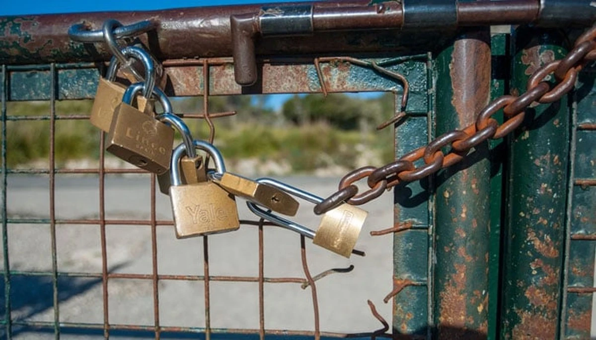 Ketchup na zrezavělý zámek – proč to funguje líp než drahá maziva