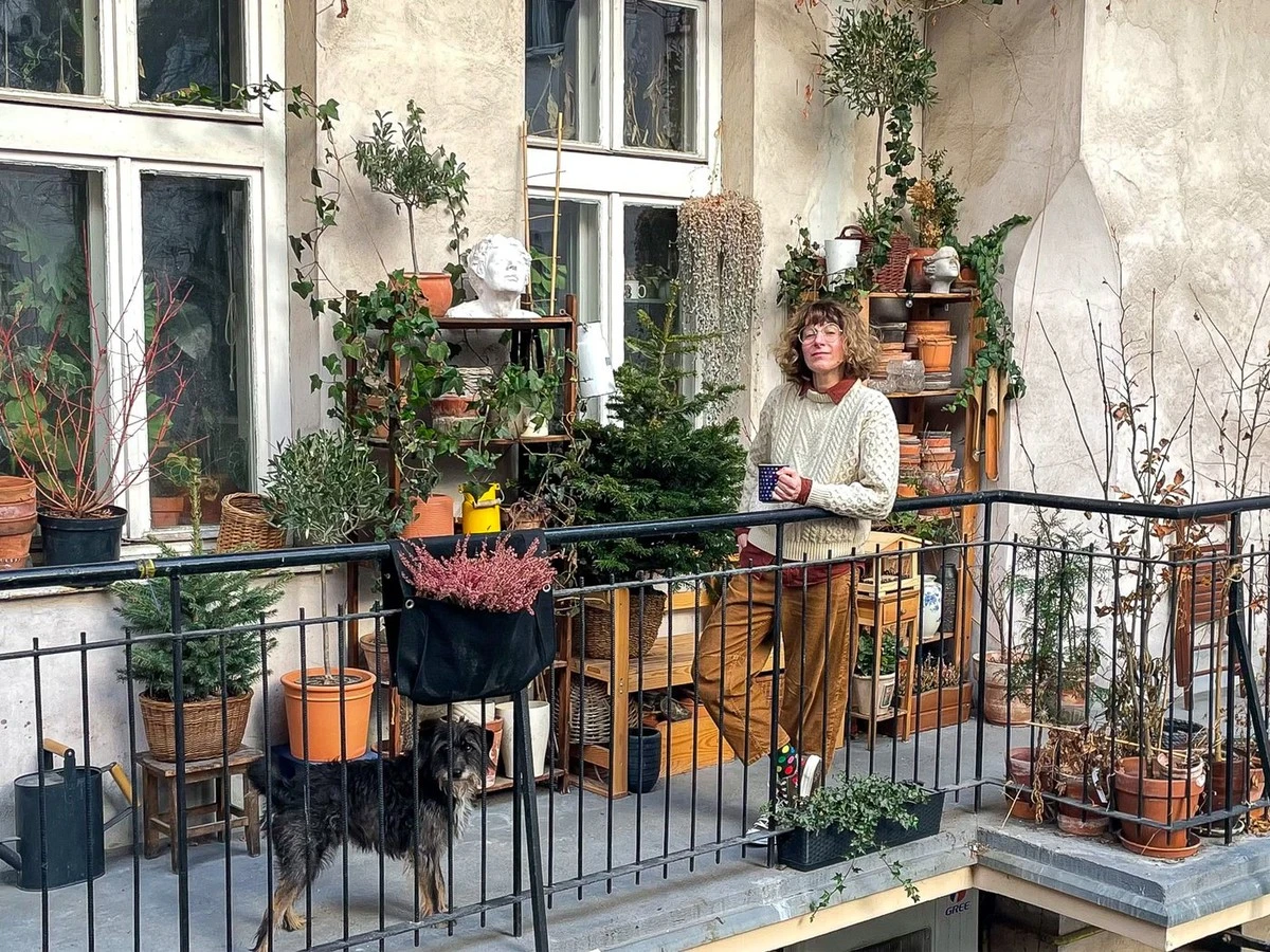 Krabice od olejů na balkoně – proč ji nechávají dort z těsta stále čerstvý - image 1