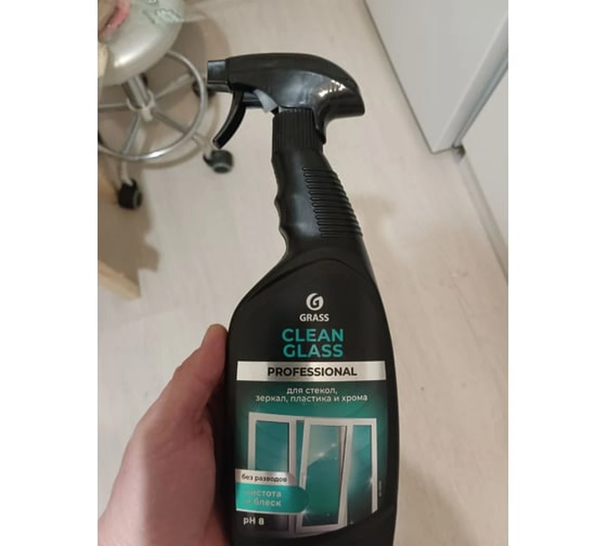 Kvasná voda na okna: Proč to dělá každý čistič v Praze - image 2