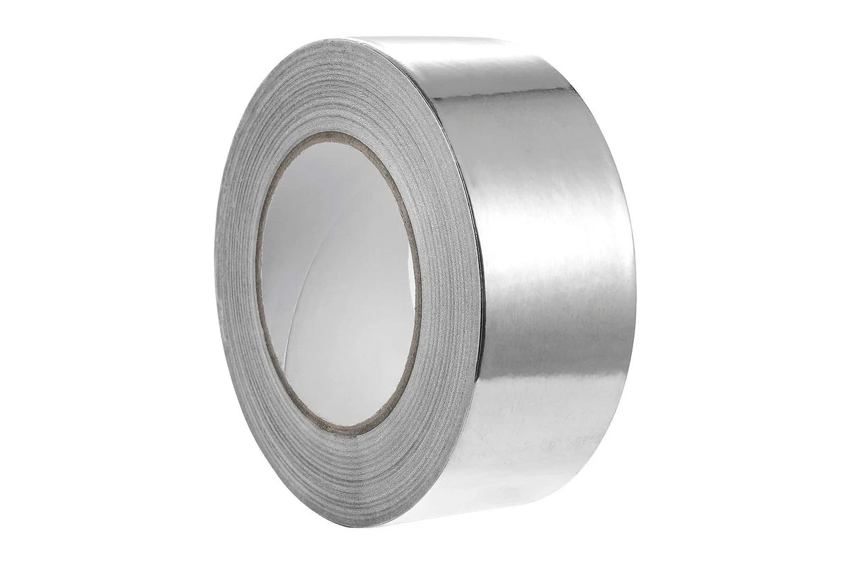 Lepící páska za chladičem? Kuchyňský trik, který vám ušetří za vytápění polovinu - image 2