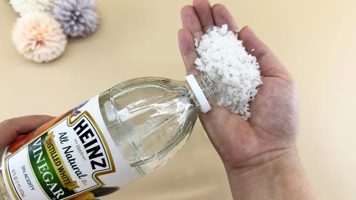 Ocet a sůl na skvrny:chemie, která funguje lépe než profesionální čističe