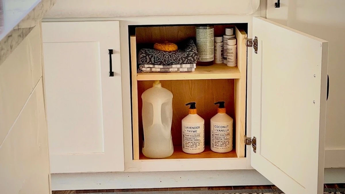 Papírové ručníky pod umyvadlem: Genialní prevence před úniky - image 1