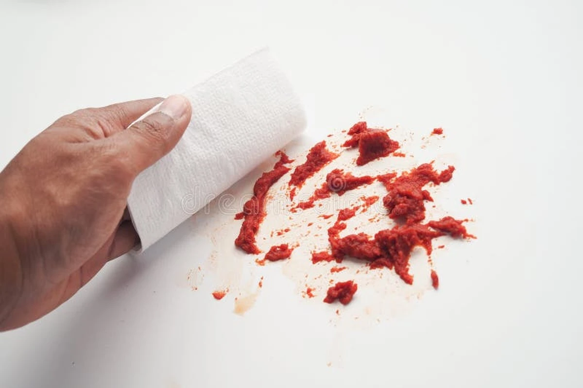 Papírové ručníky pod umyvadlem: Genialní prevence před úniky - image 2