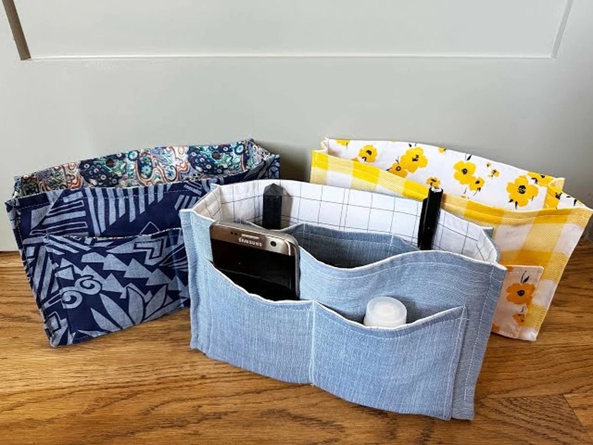 Plastová brčka jako organizér pro kabelku: jednoduchý hack, který změní chaos