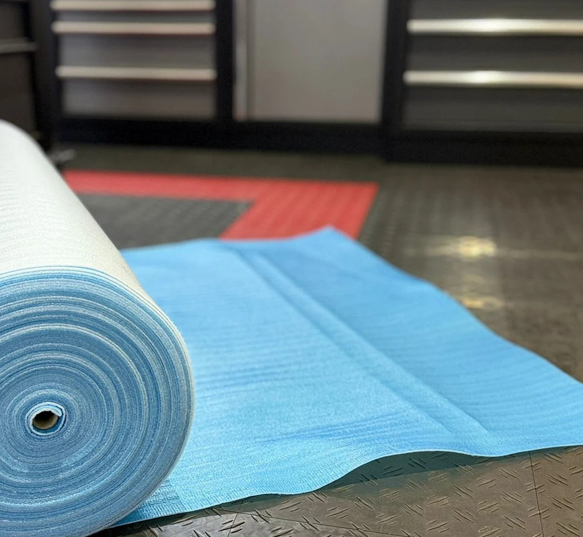 Rohož z papírových pytlů místo drahé vlhké podlahy - jak na to staří tesaři - image 1