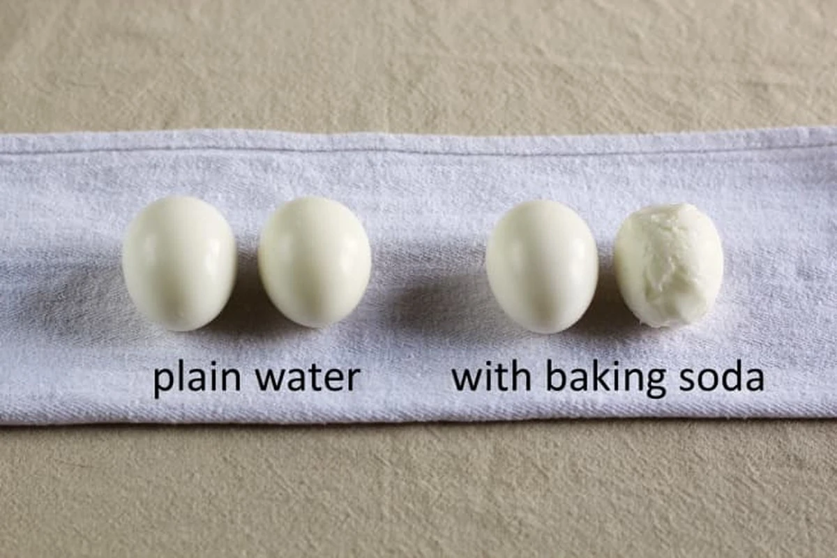 Šéfkuchařové prozradili: proč do vařící vody na vejce přidávat jedlou sodu - image 1