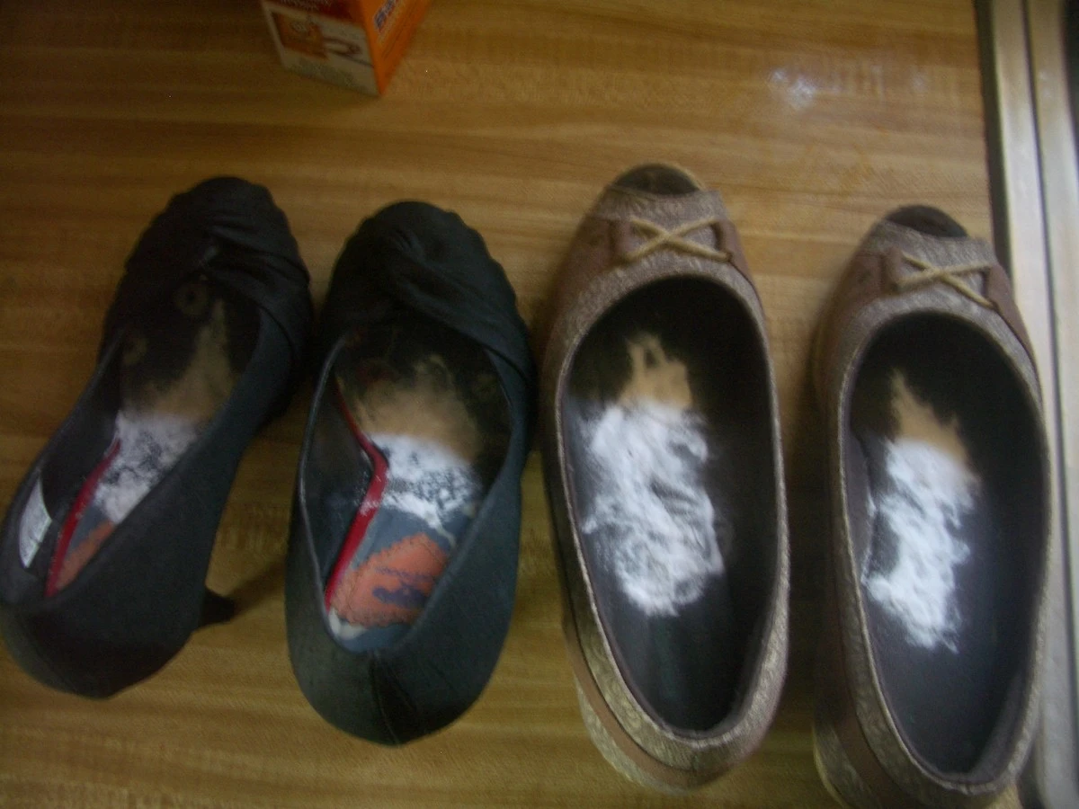 Soda bikarbona v botách: Jak se zbavit pachů, které průmysl chce skrývat