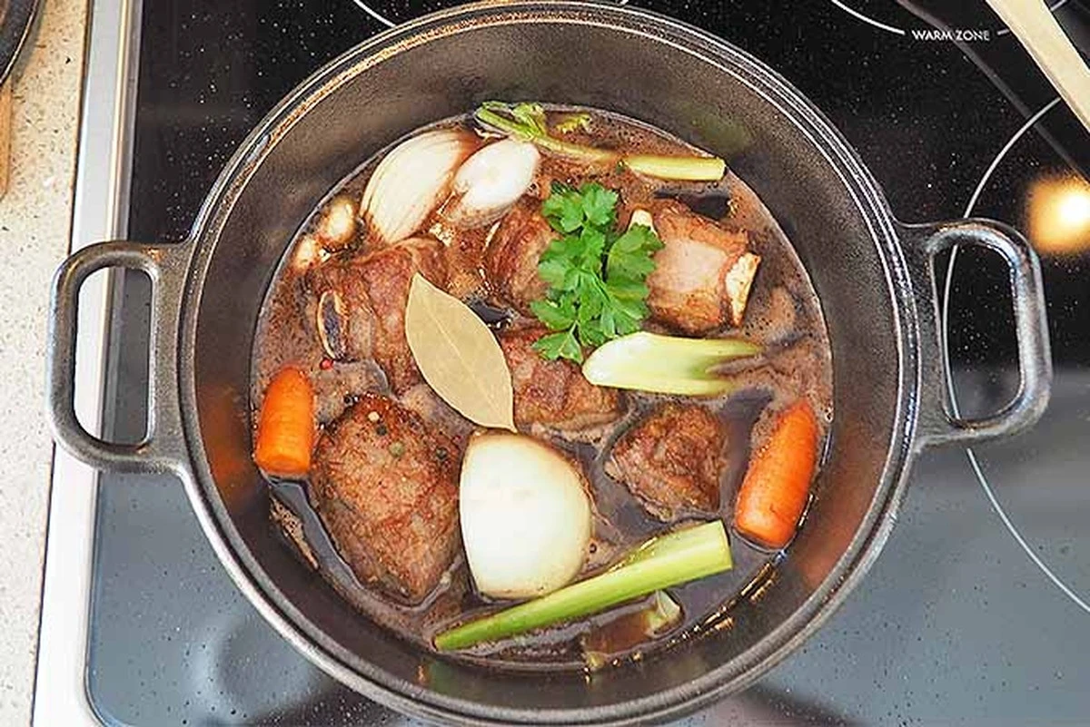 Vložte bobkový list do mouky a zapomeňte na hmyz v kuchyni